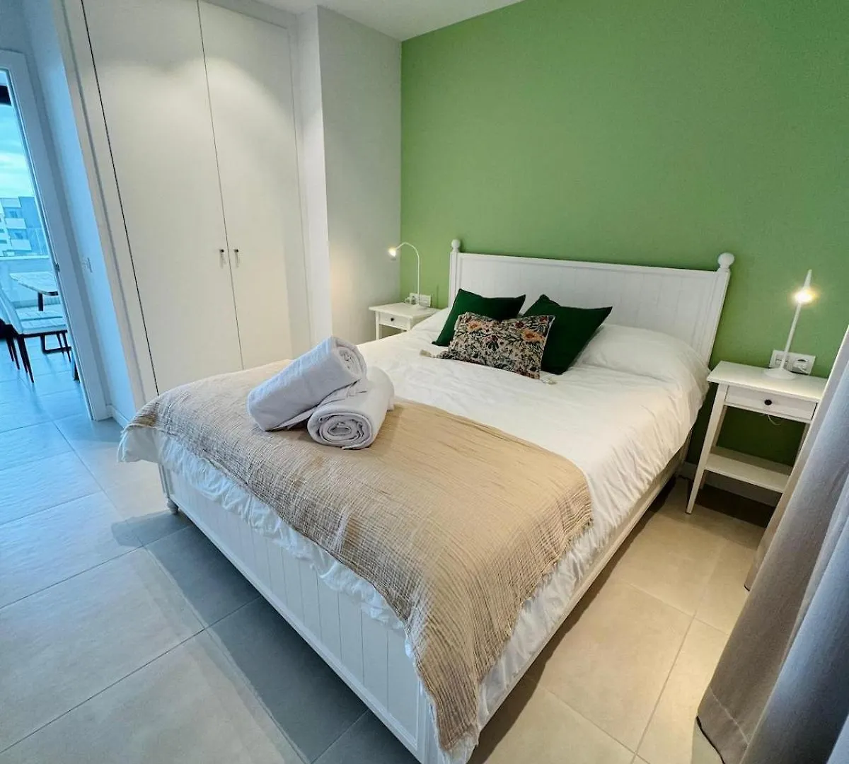 Costa Muro Suites, Mediterranean Apartment In El Higueron Malaga
